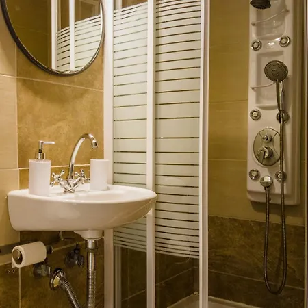 Adamantia Newly Built A4 בית הארחה